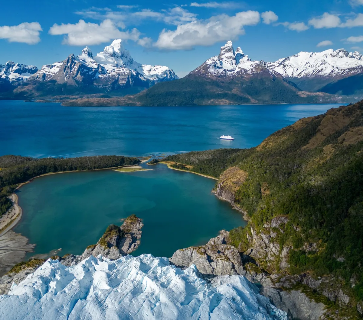 Navigation through Chilean fjords