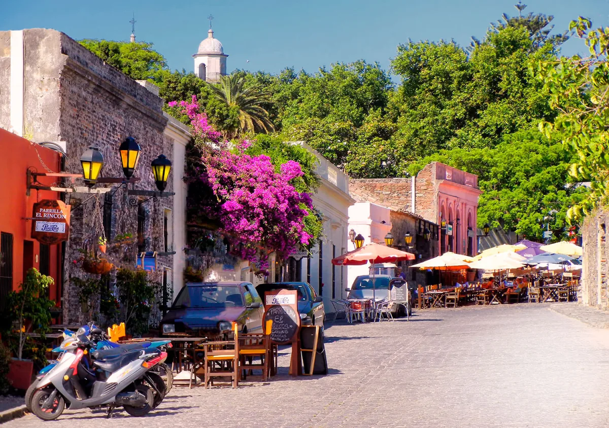 Walking through Colonia del Sacramento