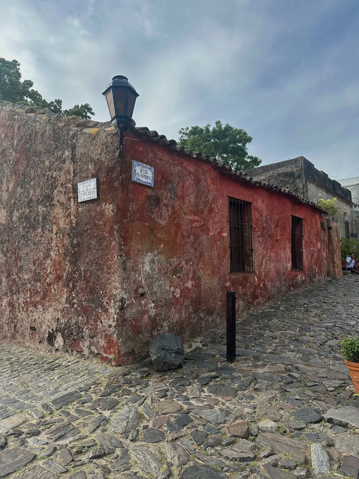 The tiled street sign for Calle de los Suspiros on a terracotta colonial wall