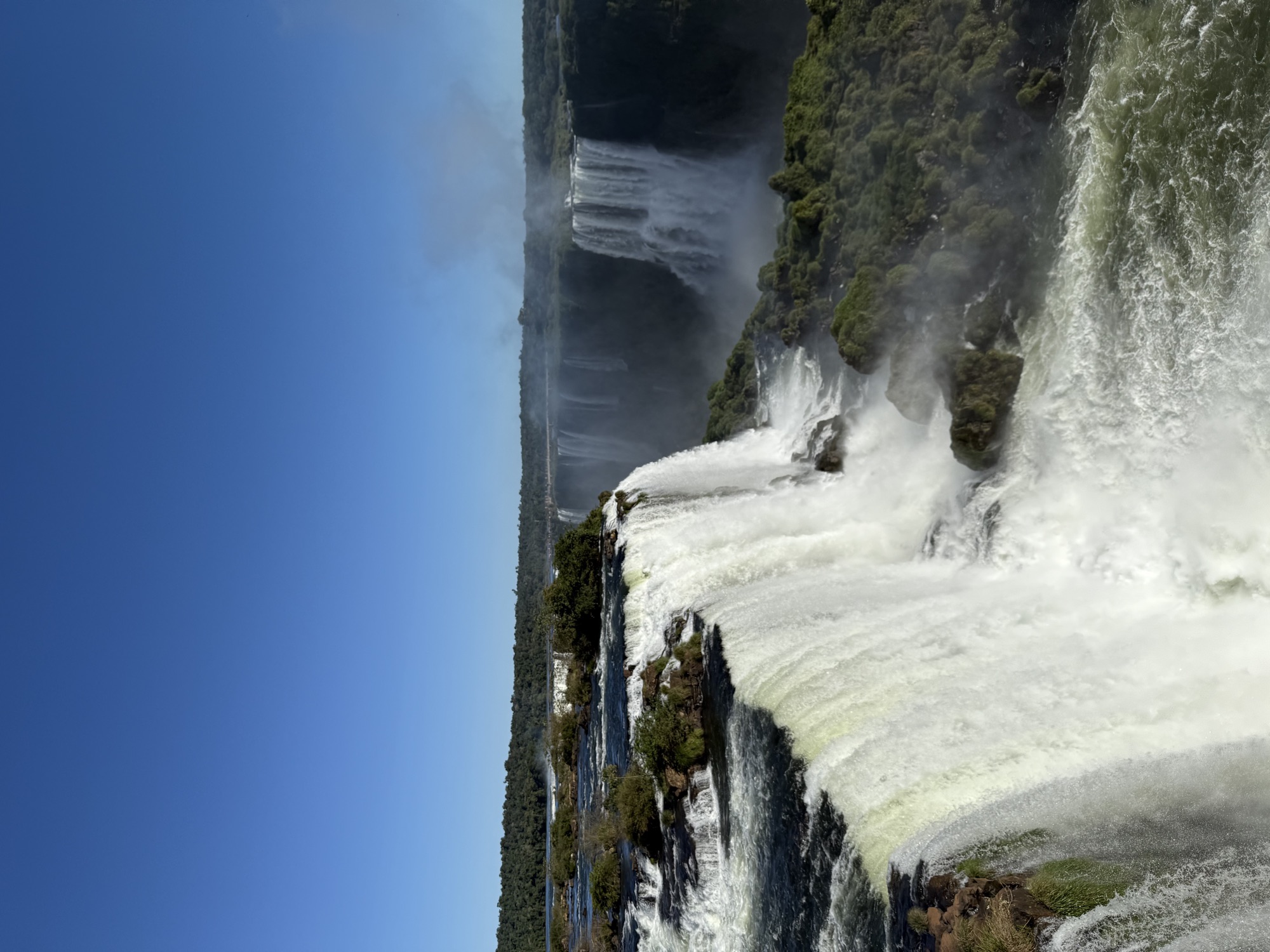 Cascades of Iguazú Falls seen from the walkways