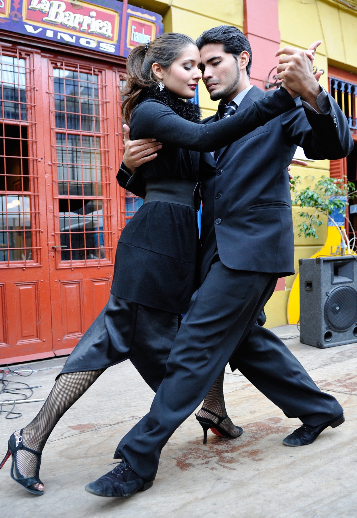 Couple dancing tango in Buenos Aires
